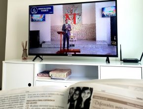 Pessoas iniciam estudos bíblicos após programação online da Semana Santa