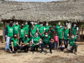 Voluntários atendem famílias carentes em aldeia e comunidade em Rondônia