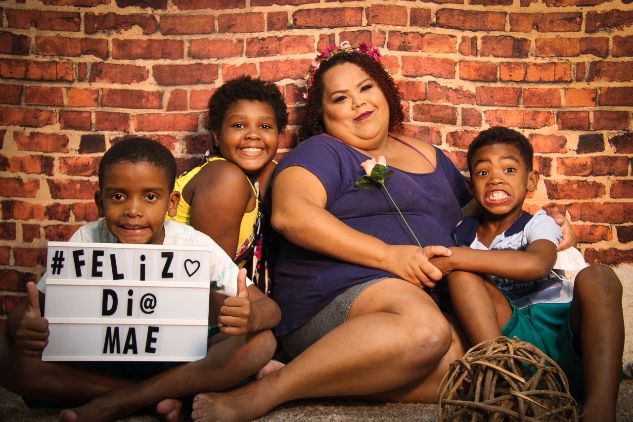 Projeto CASA Esperança faz ensaio fotográfico com mães carentes no Rio