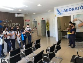 Colégio Adventista realiza serenata de homenagem às mães em Taguatinga