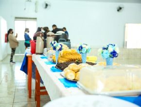 Adventistas de Santa Izabel do Oeste homenageiam garis do município com café da manhã