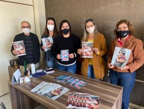 Mais de 5 mil revistas Quebrando o Silêncio são entregues em Tijucas