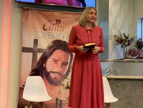 Mulheres se engajam na missão bíblica de salvação em semana especial