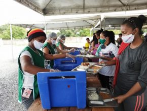 Agência humanitária oferece refeições gratuitas a pessoas carentes de Roraima