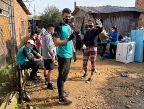 Voluntários da Missão Calebe constroem casa para família carente no RS