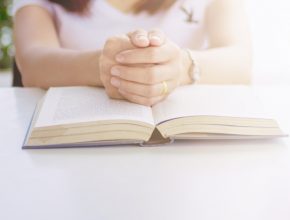 Por que a Bíblia não é um livro que deve ser apenas lido, mas estudado?