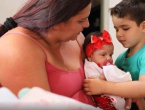 Voluntários criam rede de apoio para mães em situação de vulnerabilidade social