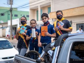 Igrejas se mobilizam para entregar mais de 1000 livros em Anápolis (GO)