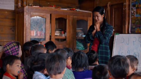 Jovem retorna a tribo em Mianmar para compartilhar nova fé com familiares