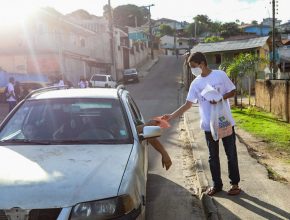 Servidores da IASD distribuem livro missionário em Rio Branco do Sul