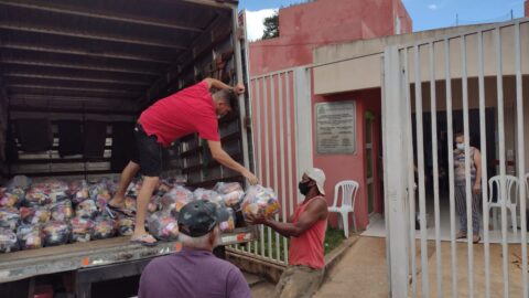 Ação Solidária Adventista envia mais de 7 toneladas de alimentos de Poços de Caldas (MG) para Raposos (MG)