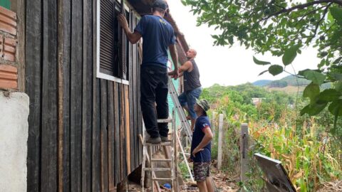 Voluntários reformam casa de idosos durante Missão Calebe