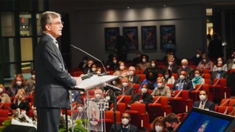 Delegados da Assembleia Extraordinária da Associação Geral aprovam emenda constitucional