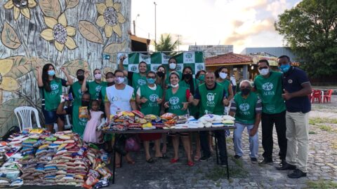 Jovens Adventistas doam 1 tonelada de alimentos em Sergipe