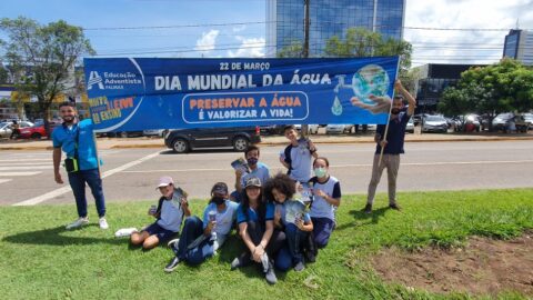 Alunos da Escola Adventista de Palmas promovem ação de conscientização no Dia Mundial da Água