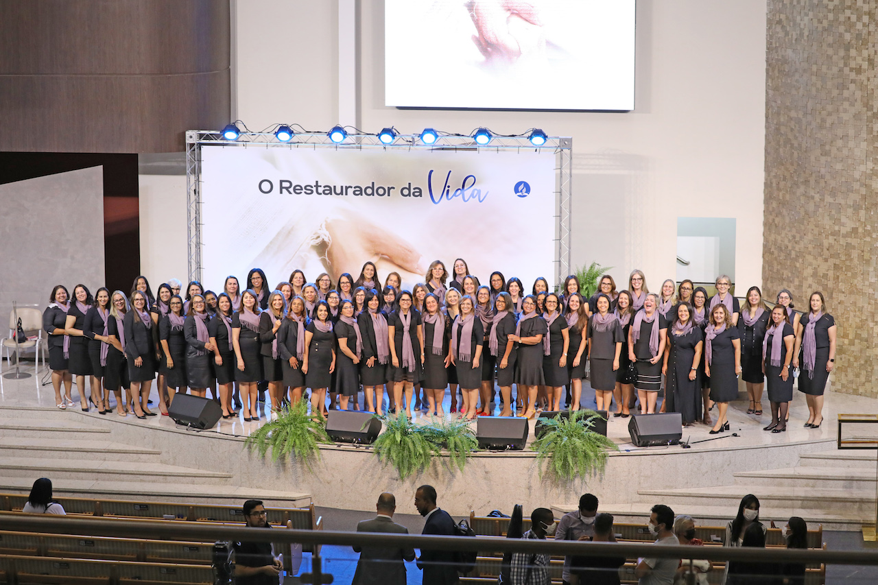 Primeira Escola de Evangelismo Feminino reúne 75 mulheres
