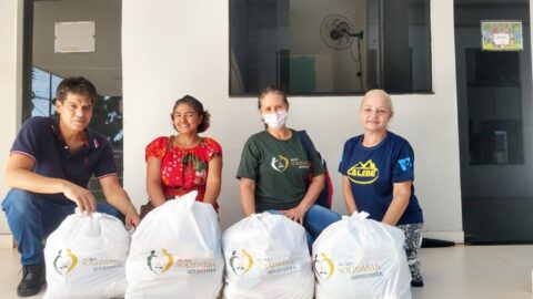 Mutirão de Páscoa distribui dezenas de cestas básicas a famílias carentes