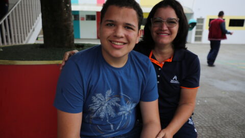 Conheça a história da Verônica e seu filho Fernando, diagnosticado com Transtorno do Espectro Autista