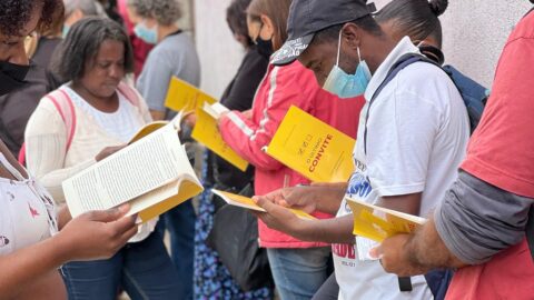 Adventistas distribuem mais de 3 mil livros missionários em Petrópolis