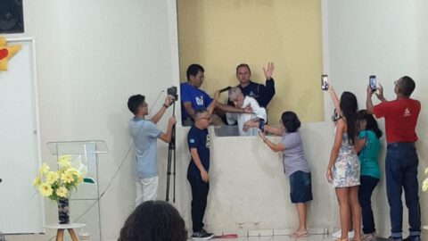 Homem de 101 anos é batizado na Bahia
