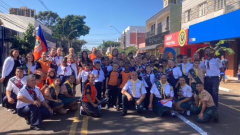 Desbravadores e Aventureiros participam de desfile comemorativo em Mandaguari (PR)
