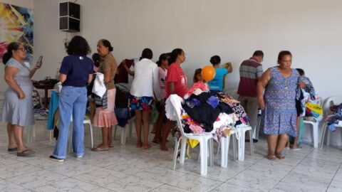 Campanha arrecada roupas e agasalhos, em Goiás