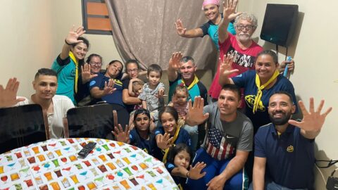 De limpeza de casas a feiras de saúde: jovens voluntários realizam ações sociais em MS