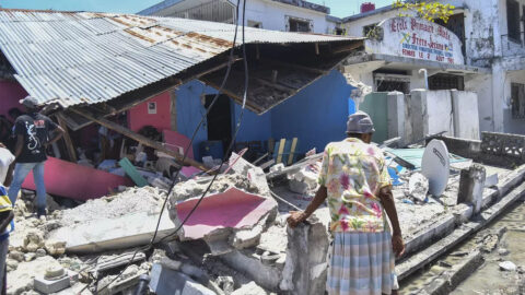 No Haiti, terremoto não abala a fé de um homem