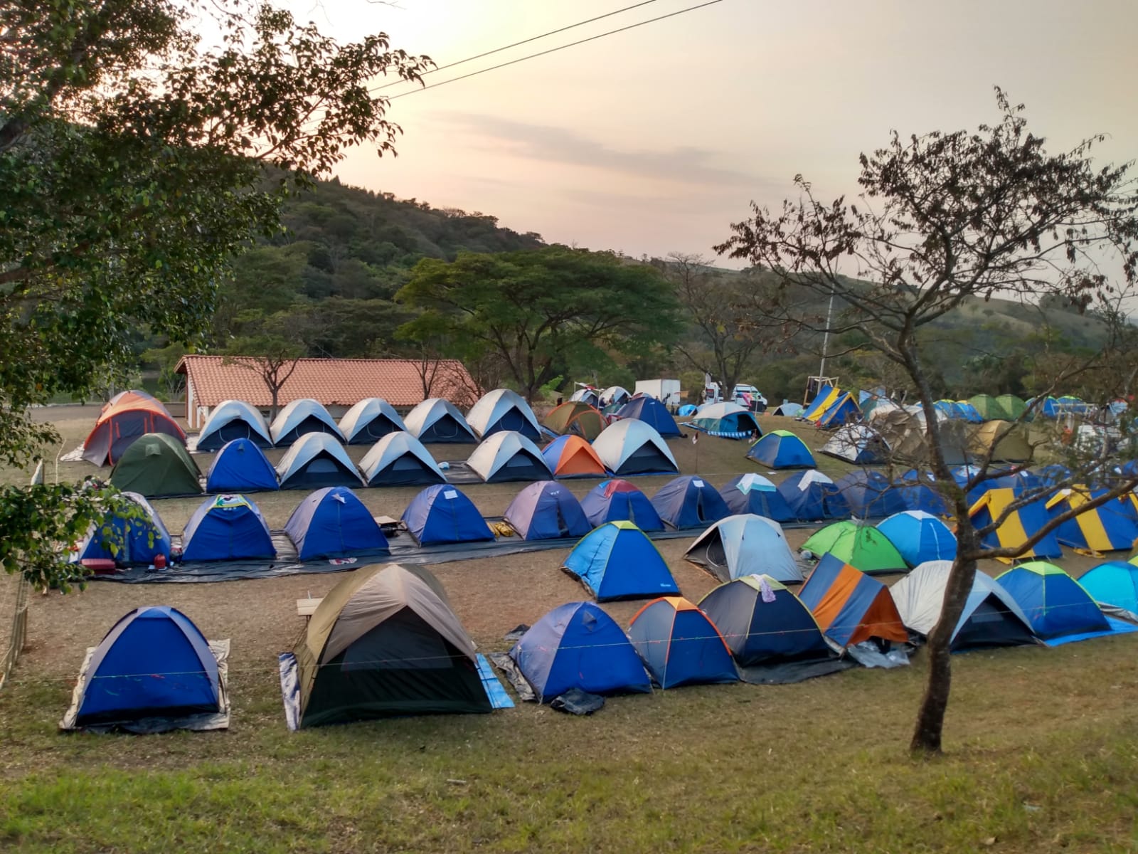 Acampamento em família reúne mais de 2 mil pessoas em Analândia