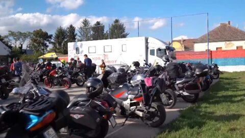 Motociclistas da Sérvia compartilham evangelho de Cristo servindo à comunidade