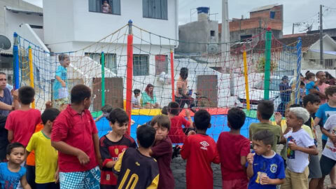 Calebes realizam atividades sociais com mais de 100 crianças em bairro de Itajaí