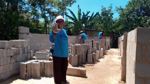 Voluntários constroem casa para família de nove pessoas em Itaboraí