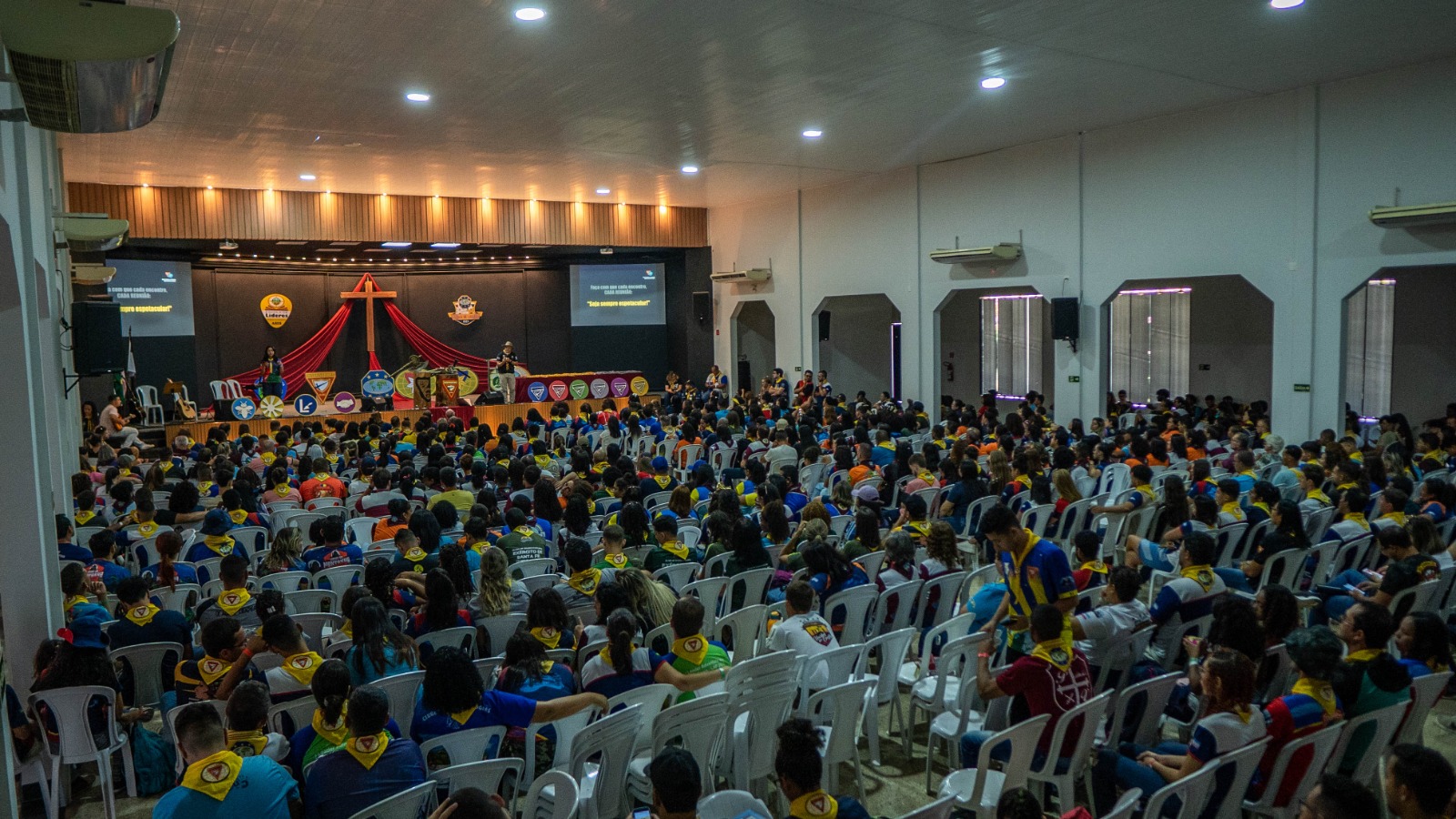 Mega Convenção para Líderes de Desbravadores e Aventureiros reúne cerca de 850 pessoas em Guarapari