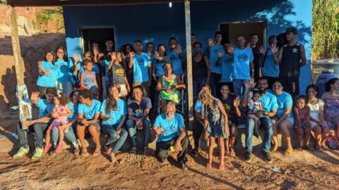 Idosa cadeirante recebe casa nova em Minas Gerais