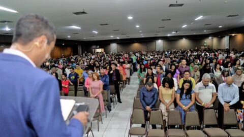 1200 pessoas participam de Escola de evangelismo em Cuiabá, Mato Grosso