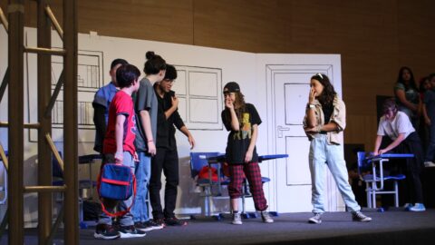 Colégio utiliza musical de Páscoa para conscientizar sobre bullying