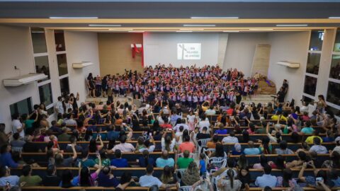 Escola Adventista realiza Cantata de Páscoa com o tema Jesus Venceu