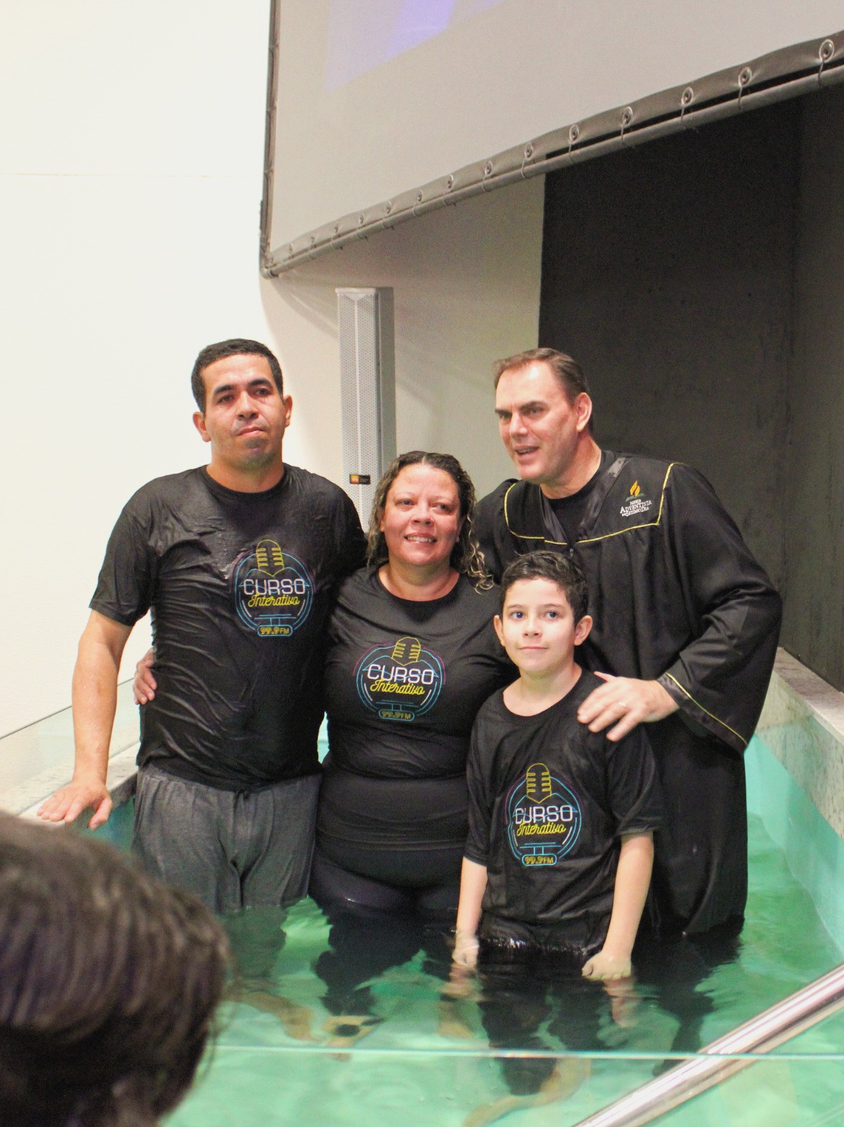 Alunos do estudo bíblico da Rádio Novo Tempo são batizados em Porto Alegre.