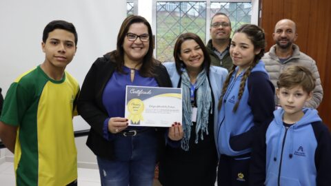 Colégio Adventista Pinhais recebe selo ouro por participação em campanha do agasalho