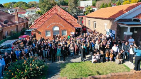 Primeiro templo adventista de língua portuguesa de Sydney completa 40 anos