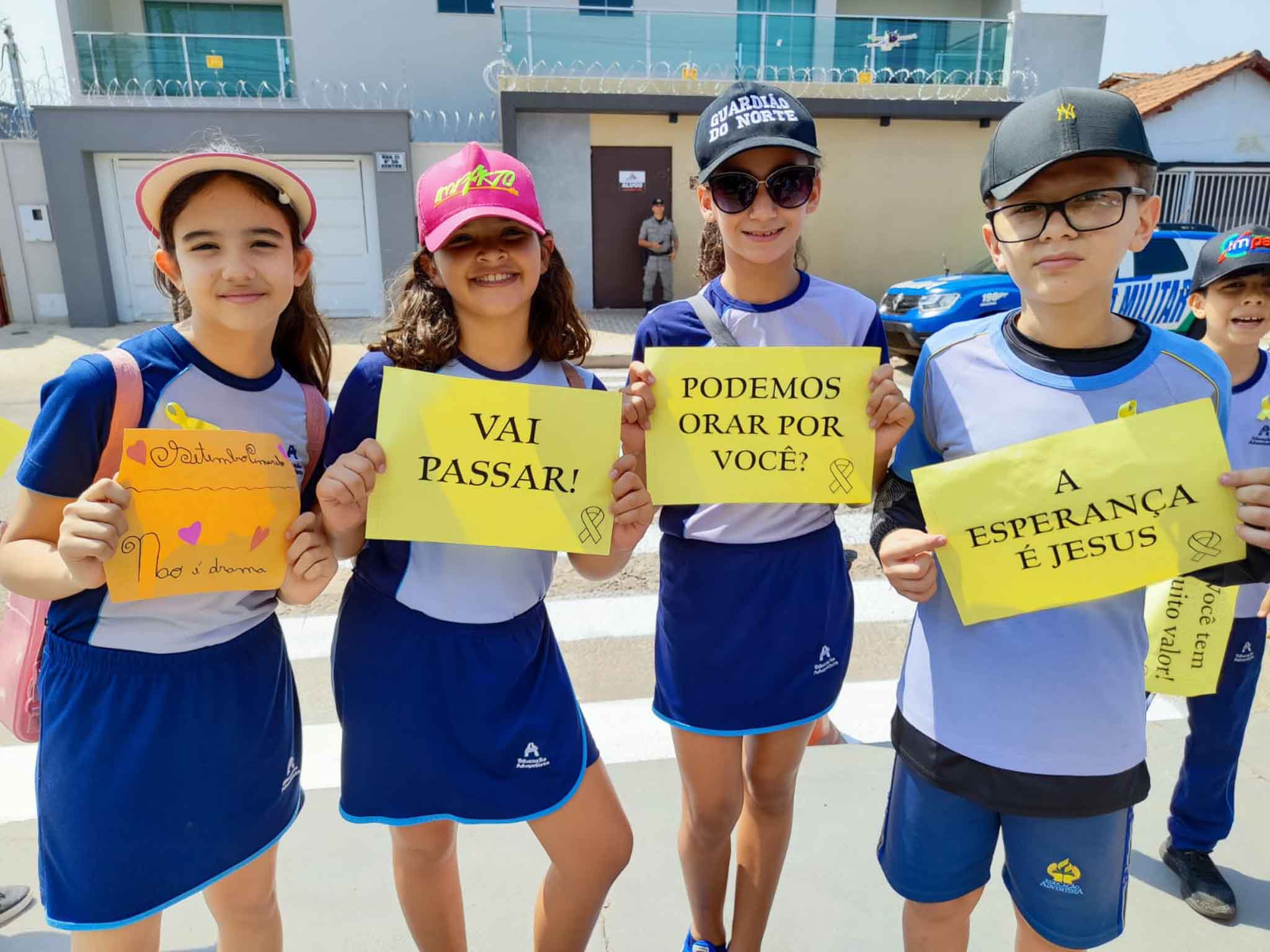 Escola Adventista de Porangatu promove passeata em apoio ao "Setembro Amarelo"