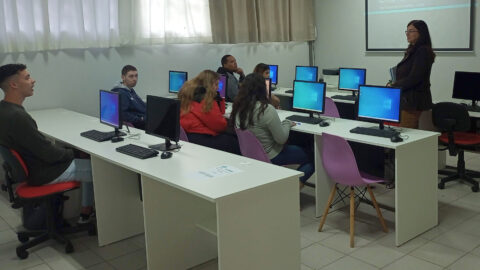 Projeto da ADRA Paraná ajuda pessoas em busca de emprego