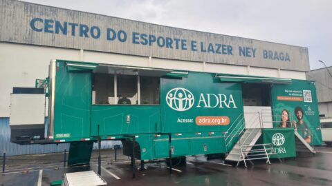Carreta da ADRA Brasil atua em São José dos Pinhais - PR para atender população de rua