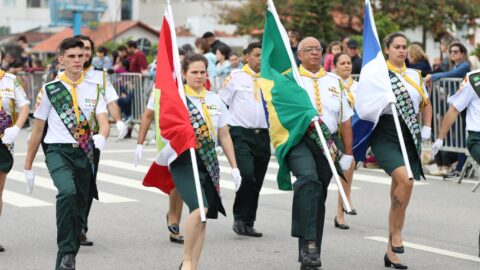 Desbravadores e Aventureiros participam de desfiles da independência