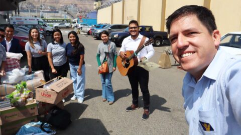 Voluntários levam esperança a uma prisão com a Rádio Novo Tempo Peru 