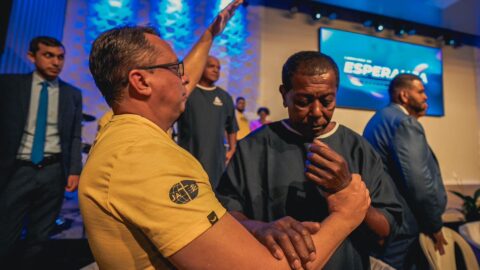 ARS celebra mais de 170 batismos em evangelismos