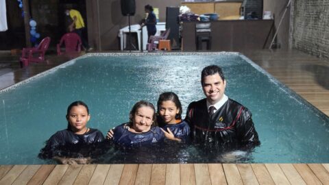 Mais de 700 pessoas são batizadas nas Primícias no sul do Maranhão