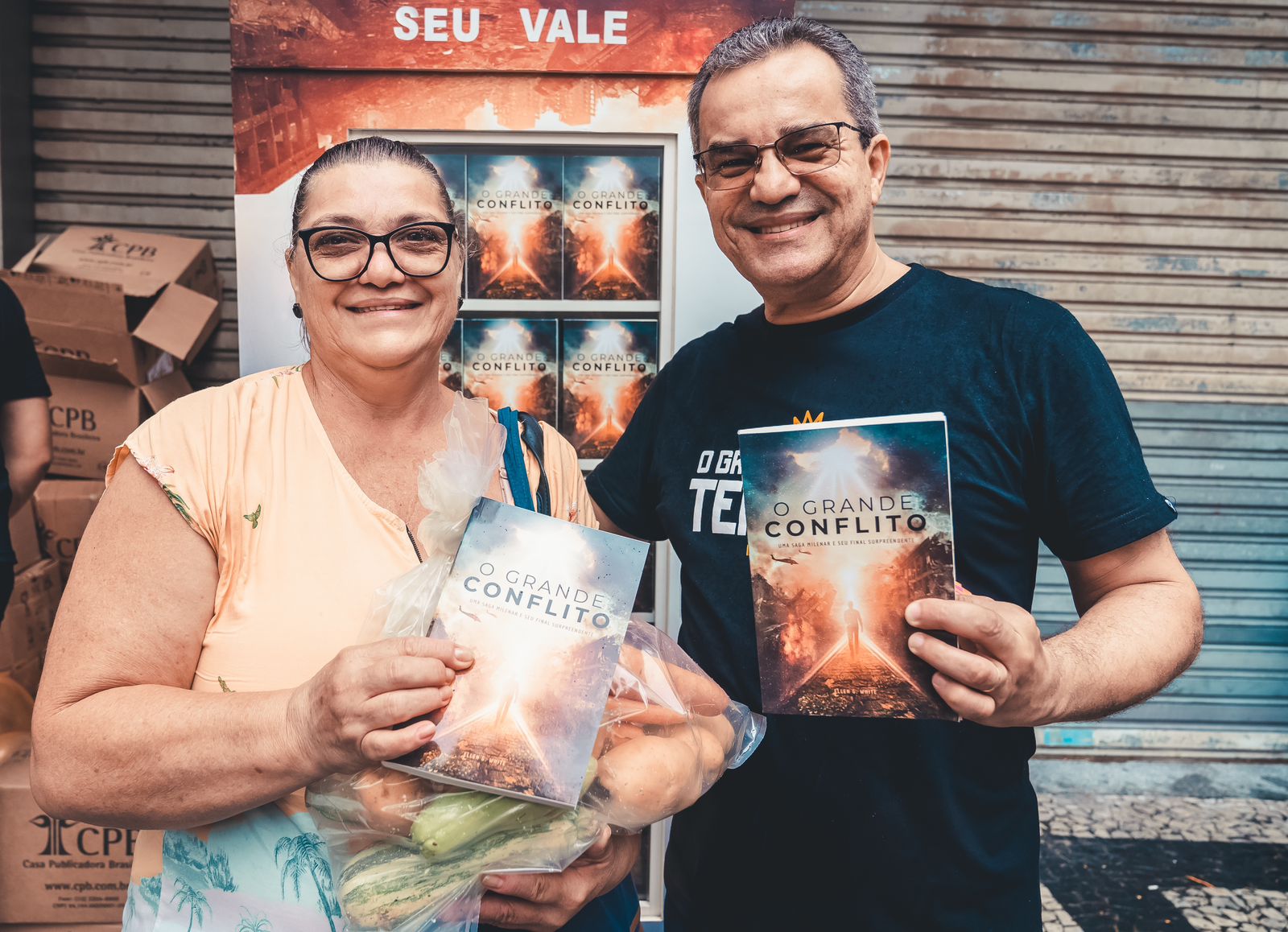 Impacto Esperança: livros e cestas de legumes foram distribuídos na Zona Oeste carioca