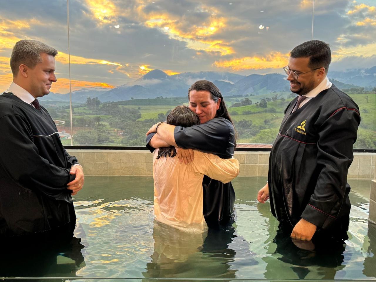Semana Santa é celebrada com mais de 400 batismos