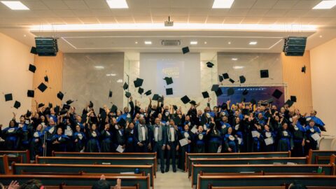 Oeste de Minas forma a primeira turma de Professores Apaixonados com 135 alunos